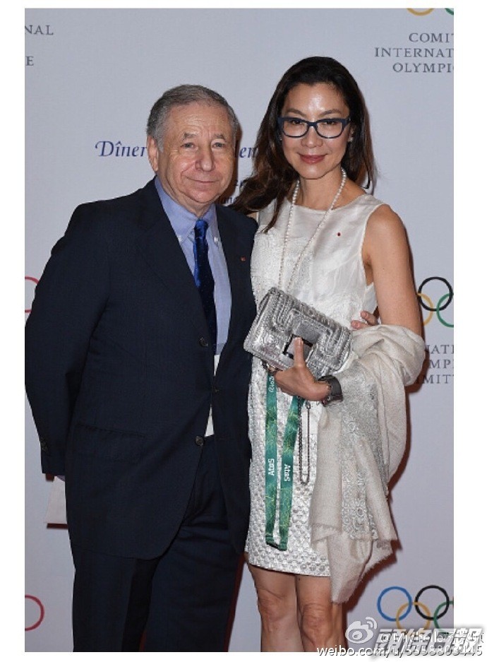 經常在網上晒恩愛。